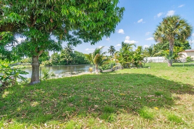 6390 Kimberly Blvd in North Lauderdale, FL - Building Photo - Building Photo