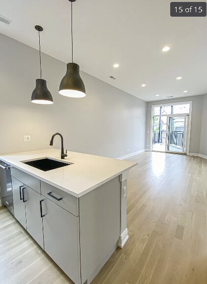 1050 W Cornelia Ave in Chicago, IL - Building Photo - Building Photo
