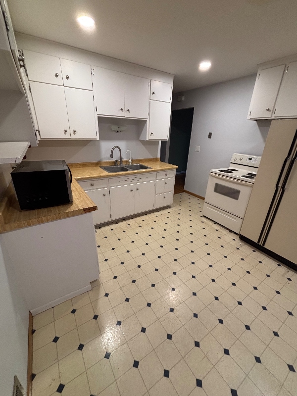 2057 Emerald Ln in Eagan, MN - Building Photo - Building Photo