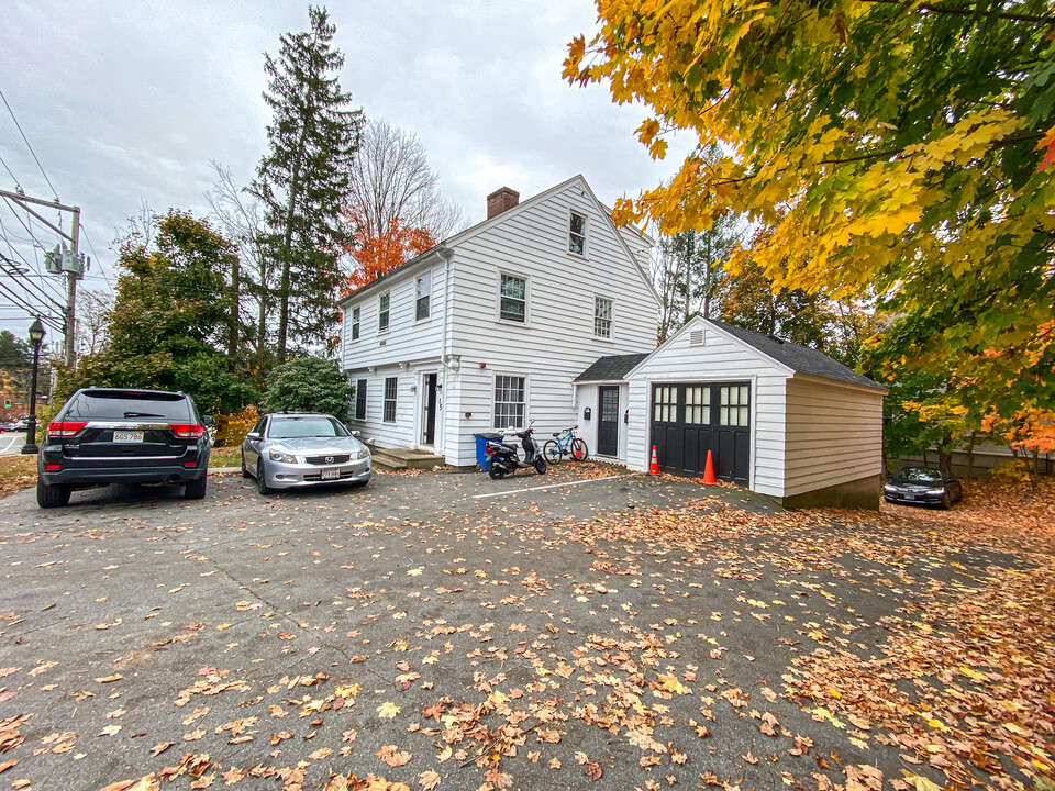 15 Main St in Durham, NH - Building Photo