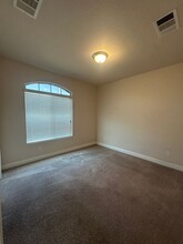 2309 N Hall Ct in Visalia, CA - Building Photo - Building Photo