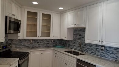 2901 Peninsula Rd, Unit 131 in Oxnard, CA - Building Photo - Building Photo