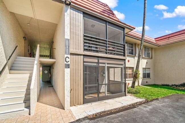 1074 NW 13th St in Boca Raton, FL - Building Photo - Building Photo