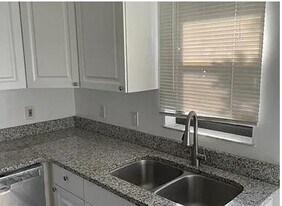 617 Ixoria Ave in Fort Pierce, FL - Building Photo