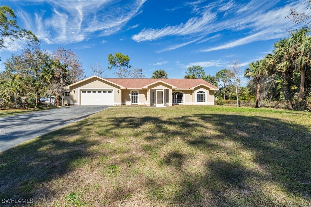 511 20th Ave NE in Naples, FL - Building Photo