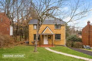 216 Grove Rd in Verona, PA - Building Photo