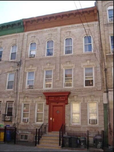 894 Hart St in Brooklyn, NY - Building Photo