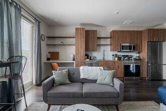 2232 Empire Central Dr in Dallas, TX - Building Photo - Building Photo