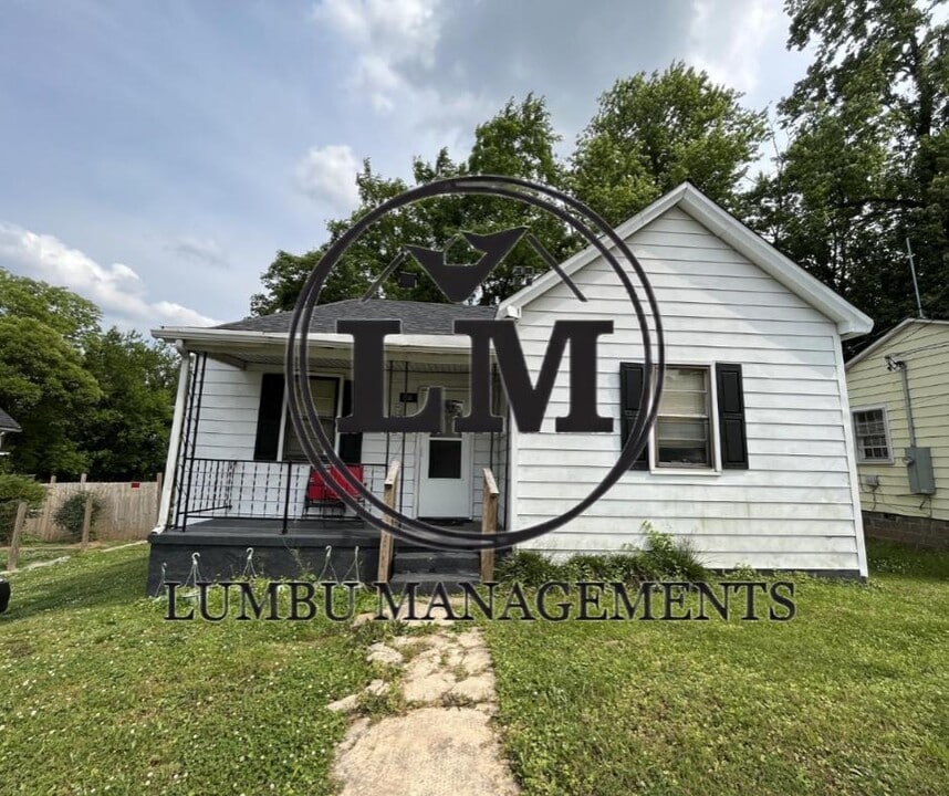 1131 Stokes St in Danville, VA - Building Photo