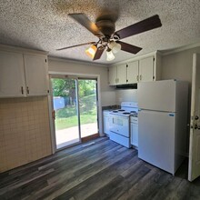 7406 Elm Ave in Raytown, MO - Building Photo - Building Photo