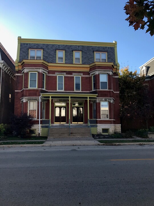 1631 Main St in Dubuque, IA - Building Photo