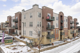 Lion's Gate at Grandview in Madison, WI - Foto de edificio - Building Photo