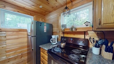 4 Sunset Ave in Greenville, ME - Building Photo - Building Photo