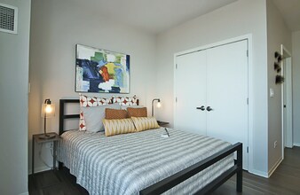 209 S Halsted St in Chicago, IL - Building Photo - Building Photo