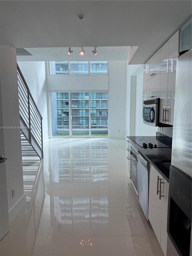 60 SW 13th St, Unit 3806 in Miami, FL - Building Photo - Building Photo