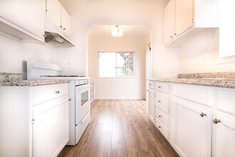 4318 1/2 Lamont St-Unit -4318- in San Diego, CA - Building Photo - Building Photo