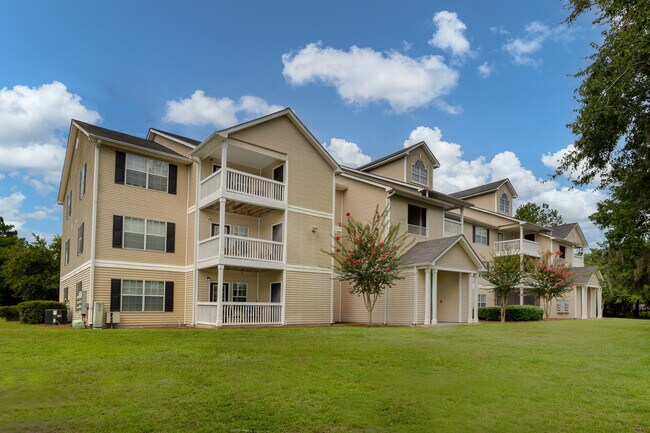 The Retreat at Grande Lake Apartments in Brunswick, GA - Building Photo - Building Photo