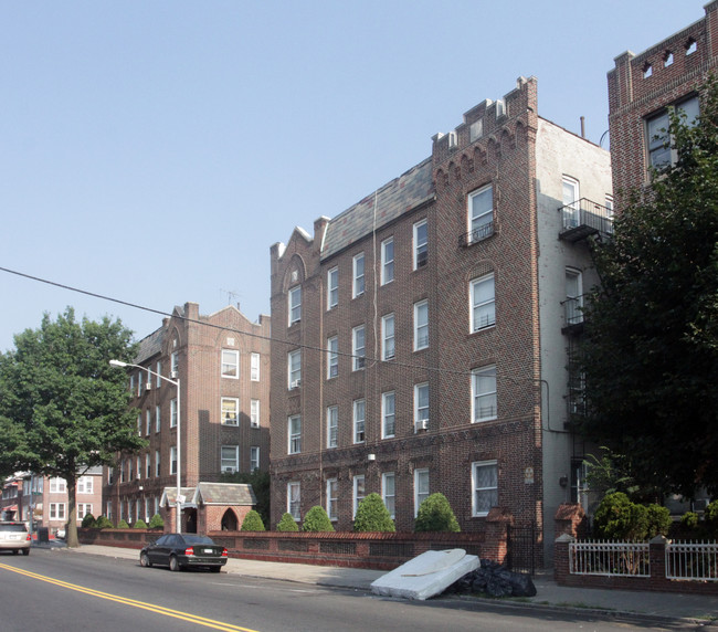 5301 Snyder Ave in Brooklyn, NY - Foto de edificio - Building Photo