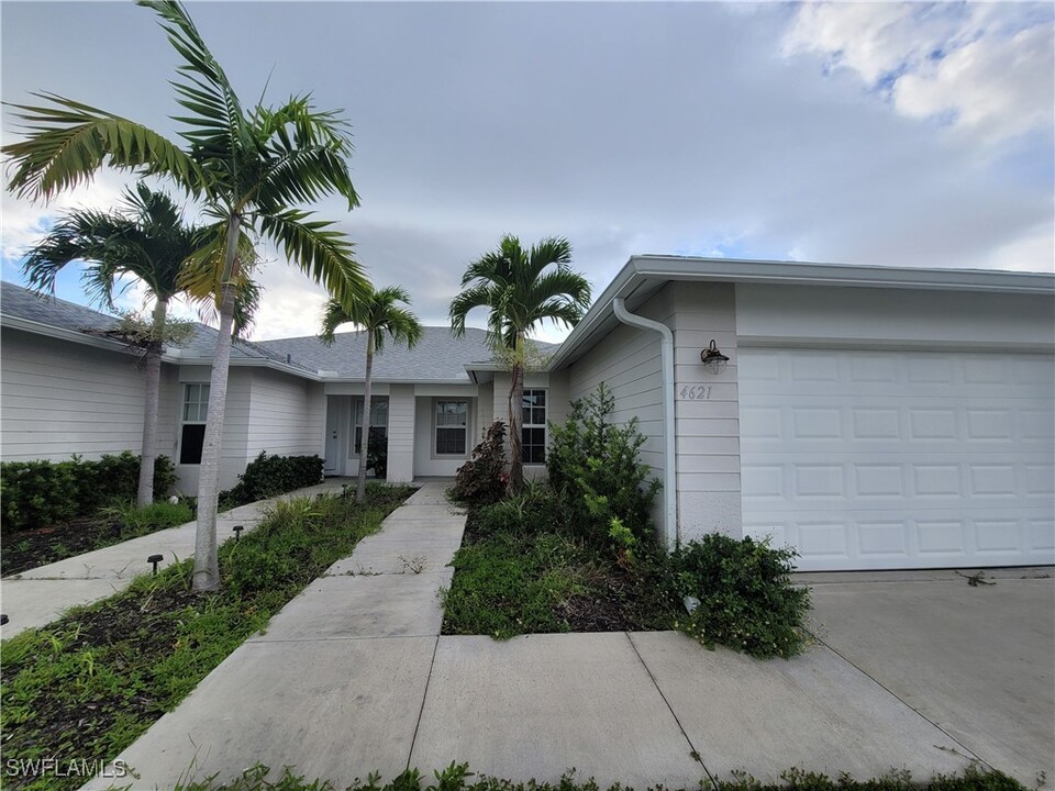 4621 SE 4th Pl in Cape Coral, FL - Building Photo