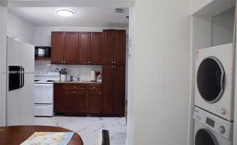 1821 Harding St in Hollywood, FL - Building Photo