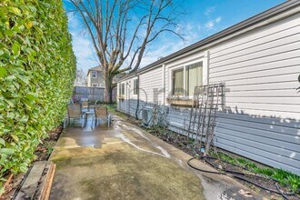 6035 NE 17th Ave in Portland, OR - Foto de edificio - Building Photo