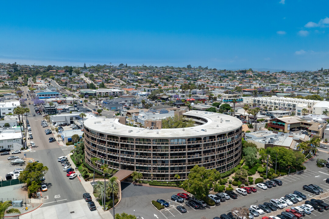 Le Rondelet Condominiums in San Diego, CA - Building Photo