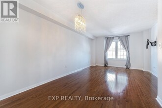 3030 Breakwater Ct in Mississauga, ON - Building Photo - Building Photo