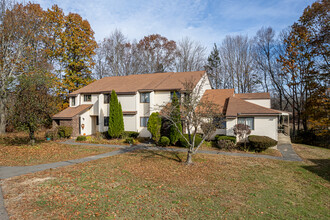 Canal Place in Weatogue, CT - Foto de edificio - Building Photo