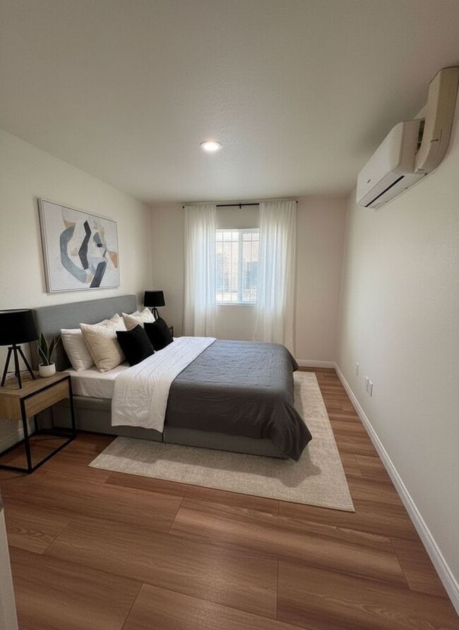 8637 S Hoover St in Los Angeles, CA - Building Photo - Building Photo