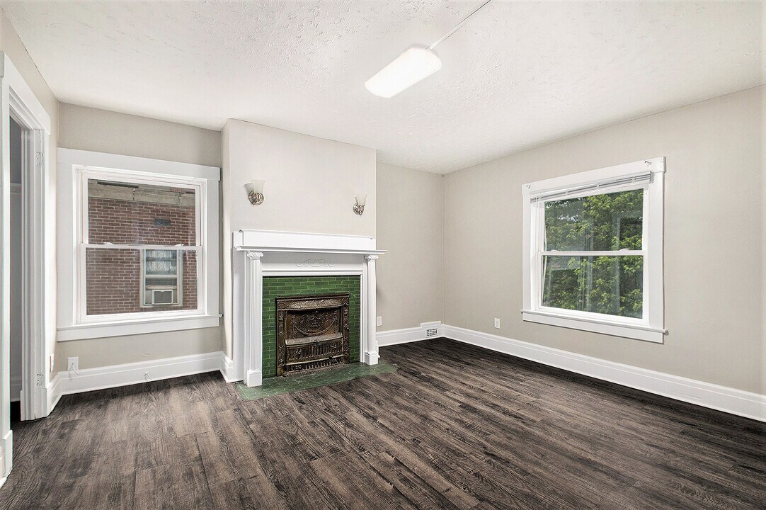 219 S 38th Ave in Omaha, NE - Building Photo