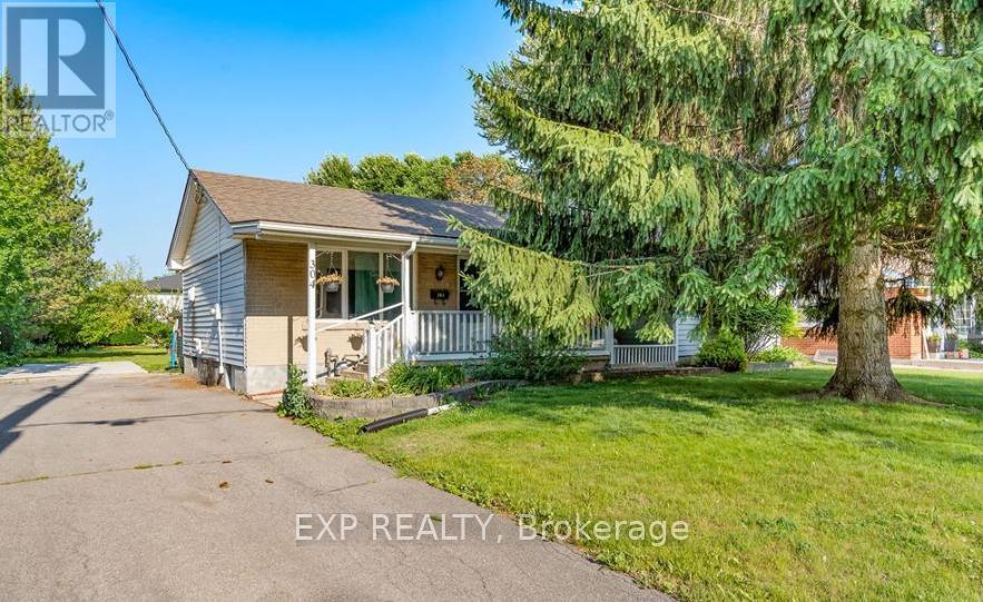 304 First Ave in Welland, ON - Building Photo