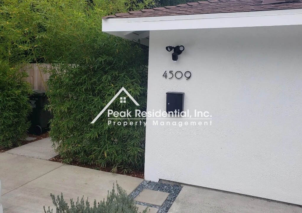 4509 Riverside Blvd in Sacramento, CA - Building Photo