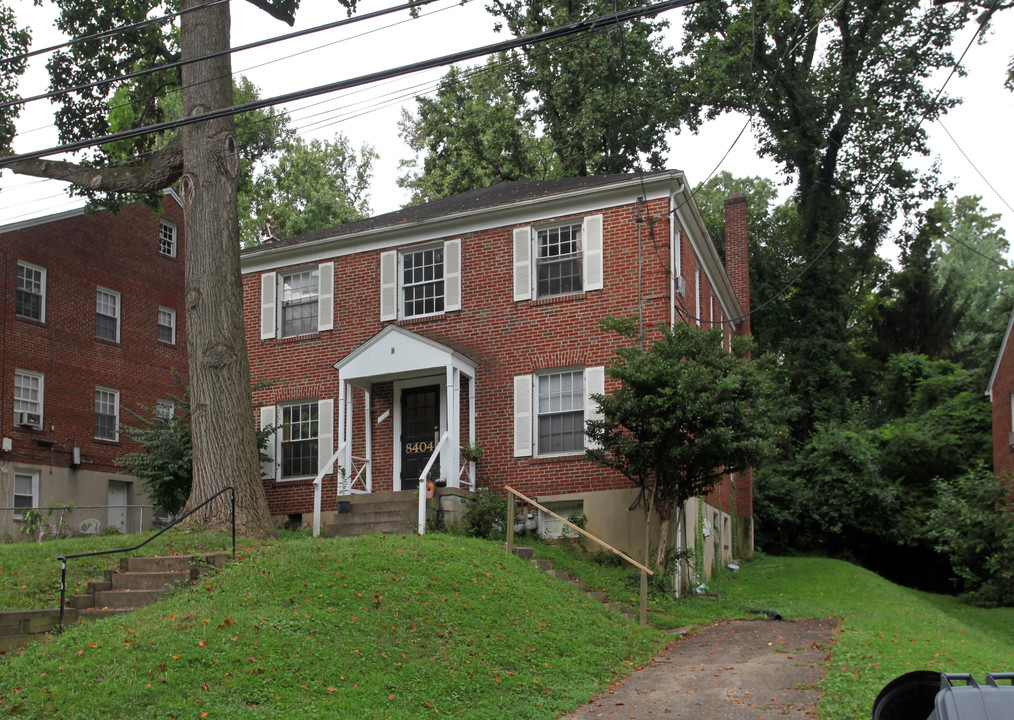 8404 Greenwood Ave in Takoma Park, MD - Foto de edificio