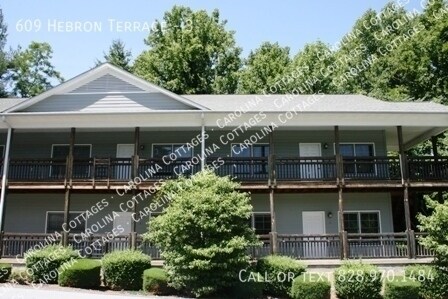 609 Hebron Rd in Hendersonville, NC - Building Photo