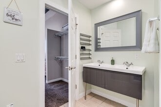 55 E Clifton Ave in Cincinnati, OH - Building Photo - Building Photo