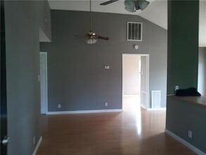 601 Valley St in San Marcos, TX - Building Photo - Building Photo