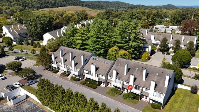 41 Willow Springs in New Milford, CT - Building Photo - Building Photo