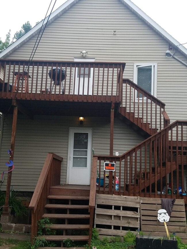 2208 W 2nd St in Duluth, MN - Building Photo - Building Photo