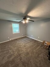 33 N Sullivan Rd in Charlton, MA - Building Photo - Building Photo