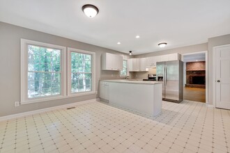 5004 Dresden Dr in Durham, NC - Building Photo - Building Photo