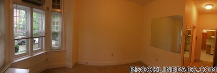 1223 Beacon St, Unit 108 in Brookline, MA - Foto de edificio - Building Photo