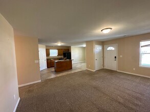 806 10th St NW in Minot, ND - Building Photo - Building Photo