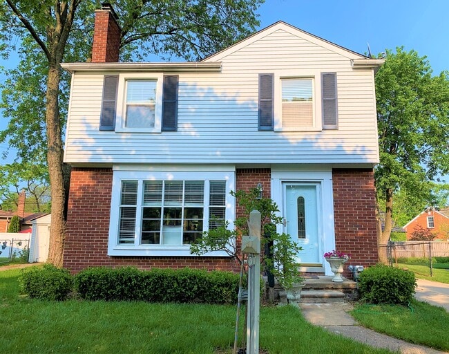 property at 1527 S Eton St