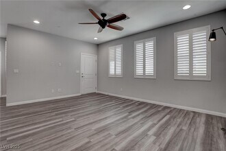 1040 Via Panfilo Ave in Henderson, NV - Building Photo - Building Photo