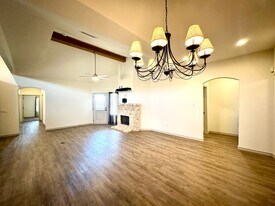 7907 Avenue O in Lubbock, TX - Building Photo