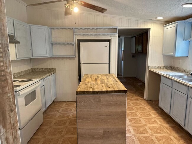 202 Oakwood Dr in Aiken, SC - Building Photo - Building Photo