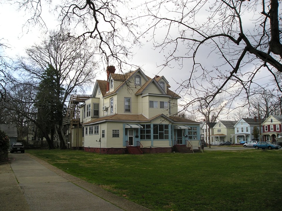 406 S Armistead Ave in Hampton, VA - Building Photo