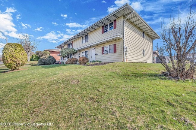 809 Moosic Rd in Old Forge, PA - Building Photo - Building Photo