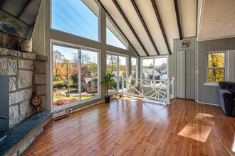 21 Edge Hill Rd in Guilford, CT - Building Photo - Building Photo