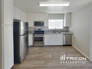 6649 Gazelle Dr in Las Vegas, NV - Building Photo - Building Photo